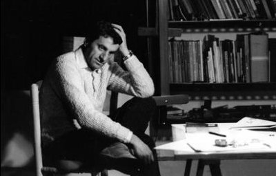 Iannis Xenakis in zijn studio in Parijs, 1960