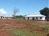De eerste gebouwen van het scholencomplex, Chepchoina, Kenia