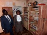 Schoolboeken voor een basisschool in Noordwest-Kameroen, Turing Projectbezoek Maart 2012